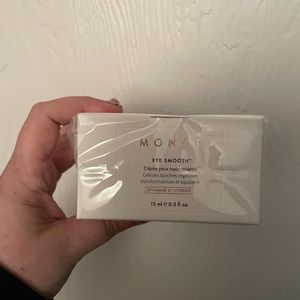 Monat eye smooth